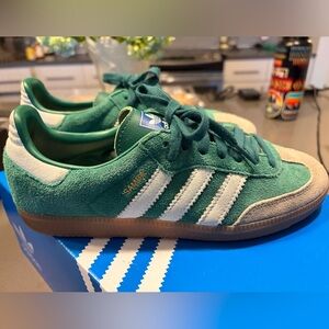 Adidas sambas men’s 6 / women’s 7.5